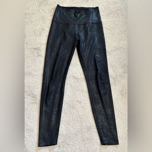 Beyond Yoga, Black Snakeskin Printed Leggings Size Small GUC